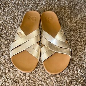 Women’s Reef Size 9 Slides / Sandals